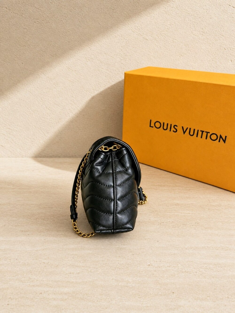 Louis Vuitton Black Quilted New Wave Chain Shoulder Handbag - Picture 4 of 6